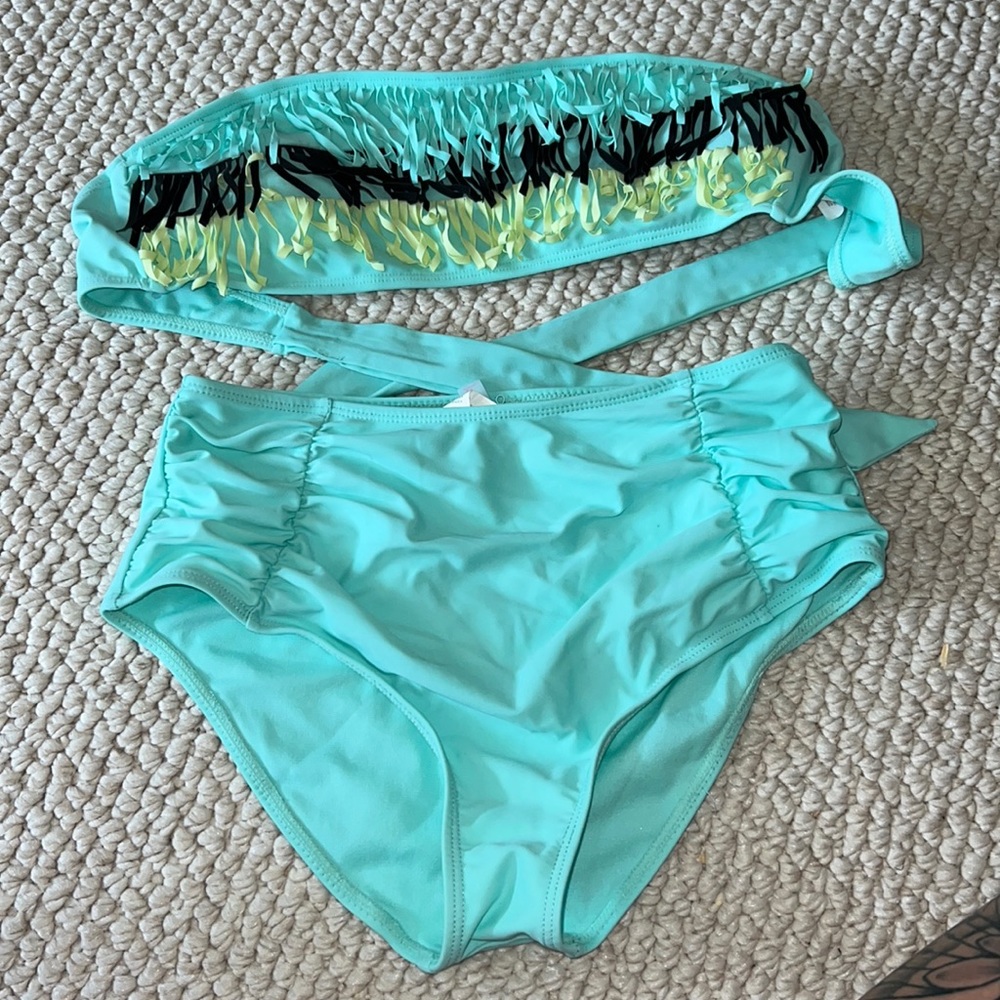 Strapless bikini with fringe detailing